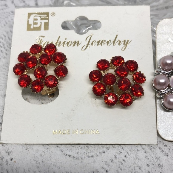 Bundle lot 2 retro style bejeweled flower shaped clip on earrings statement - Picture 2 of 5